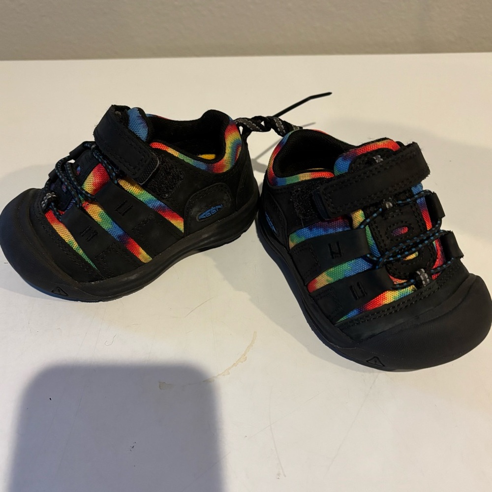 Keen Kids Shoes - Black with Rainbow Accents - Picture 4 of 7